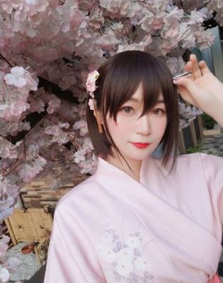 伊人在线_HD免费在线播放