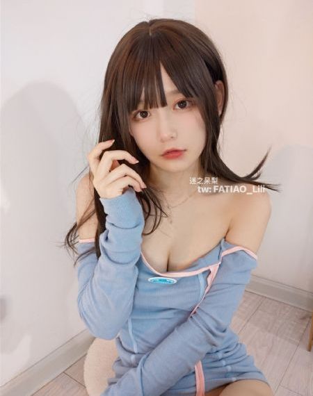 变成黑皮辣妹然后和朋友做_剧情片高清电影在线